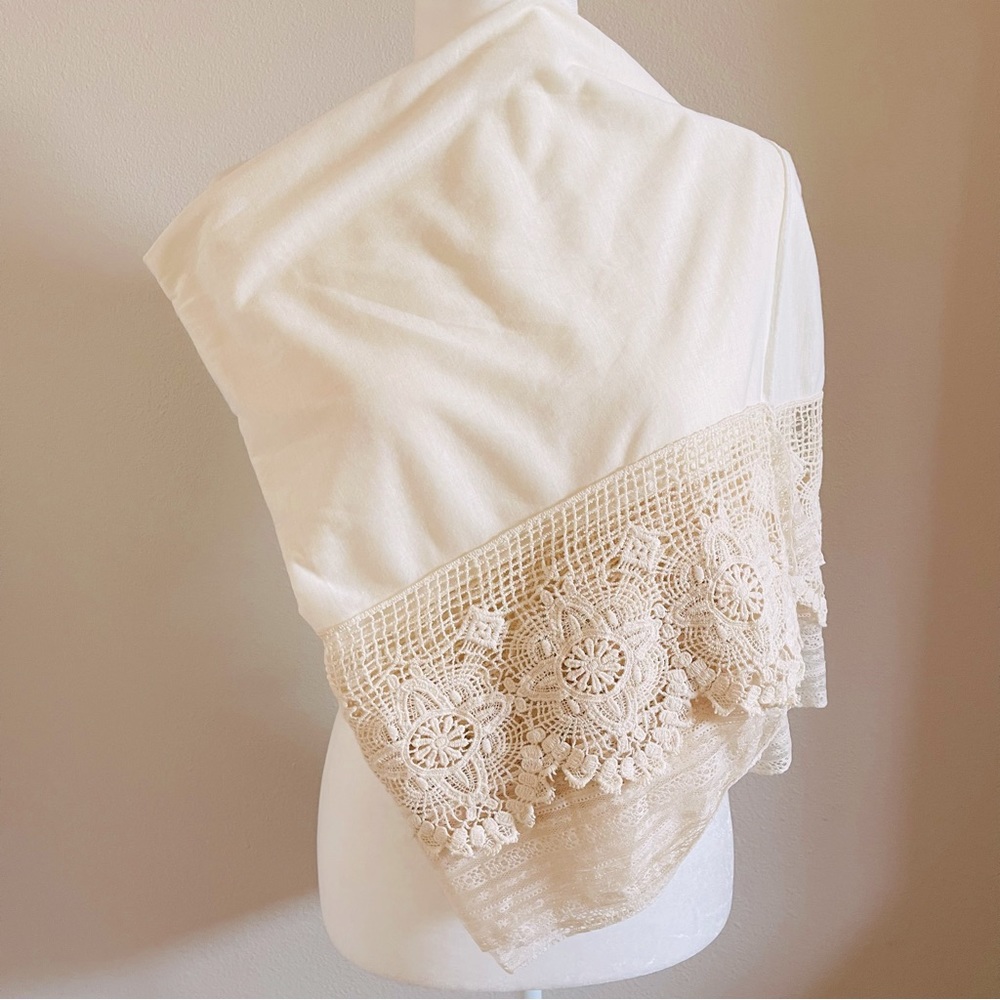 🩵 World Market Beige Scarf